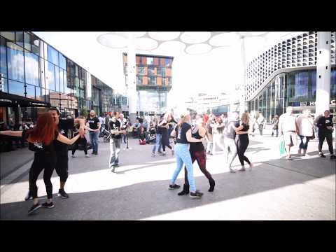 5/9 International Zouk Flashmob Day #7 2018, Utrecht Central Station, sat. 15 sept 2018 (front view)