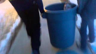 preview picture of video 'Throwing the trash away at ffa'