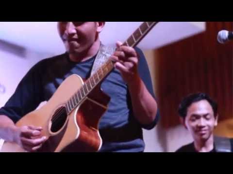 57Kustik - Runaway Baby/Black Or White (LIve @Braga Citywalk)