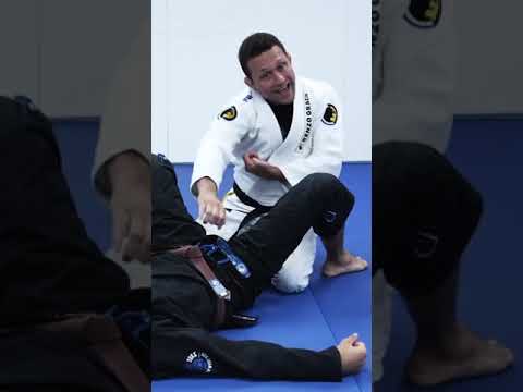 Defense triangle  by Renzo Gracie brazilian jiu jitsu