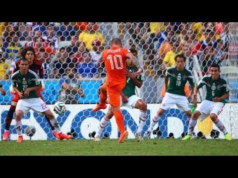 Netherlands stuns Mexico 2-1