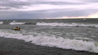 preview picture of video 'Idiots battling the waves of Irene on Lake Ontario'