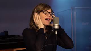 Lisa Loeb - "Don't Stop" Art & Soul with Caroline Jones