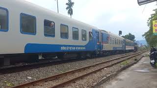 [5467] D13E - 711 quay trở lại Đà Nẵng sau 20 năm, kéo tàu Charter LT52 qua ga Thanh Khê (20.03.25)