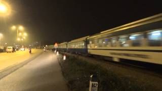 preview picture of video 'Train in Hanoi, Vietnam'