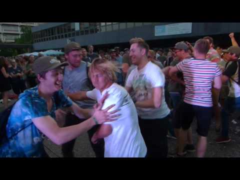 Moshpit beim Gig von Mowah auf dem Uni-Sommerfest in Bochum 2017