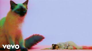 BENEE – “Animal”