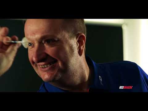 THROW WITH THE FORMER WORLD NUMBER #1COLIN LLOYD