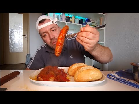 Currywurst mit Brötchen