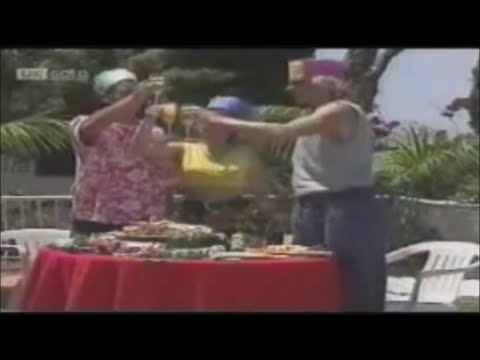 Josh, Lucy & Brad's Beachy Christmas | Neighbours [1991]