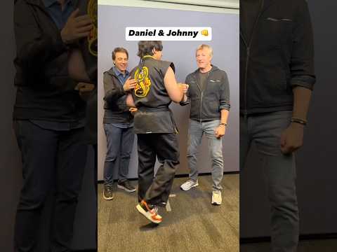 I Met Daniel LaRusso & Johnny Lawrence! 🐍 #cobrakai #karatekid #karatekidlegends #comicconliverpool
