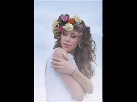 Gabriele sings Cole Porter's song "So In Love" from the musical Kiss Me Kate