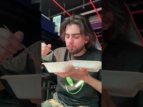 ريوك وغده وعشه بـ خمسة الاف دينار shorts
