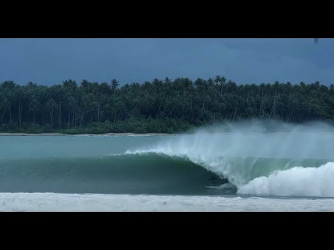 Nice swell rolls in to Lagundri Bay