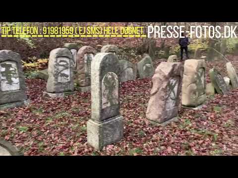 Massivt hærværk på den jødiske kirkegård i Randers. Overmalede og ødelagte gravsten i stort antal.