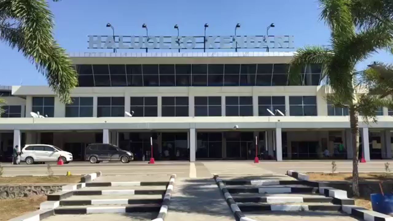 Lion Air JT 729 Kendari to Jakarta Flight Review