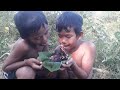 Two children cook chicken thighs happily eat. (By videos primitive)