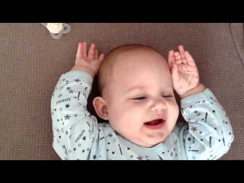 Uniselt naerune kutt