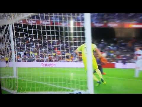 Arthuro Vidal Bycicle Kick miss! Barcelona vs Huesca