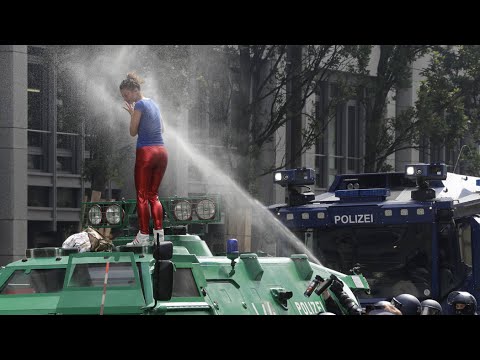 ANTI G20 PROTEST, RIOT POLICE VS PROTESTERS in Hamburg, Germany.