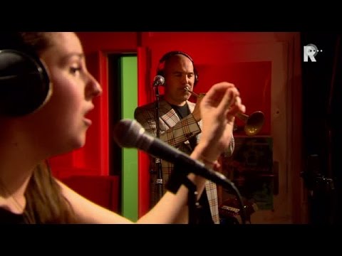 Eva Almagor - Overflow - Live uit Lloyd