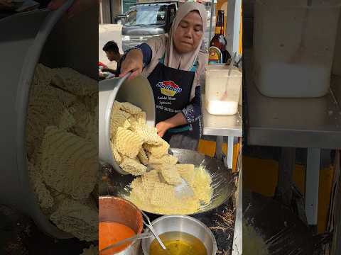 Best Indomie Fried Noodles in Medan, Indonesia - Sedap Instant Mi Goreng