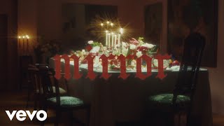 Kadr z teledysku Mirror tekst piosenki The Last Dinner Party