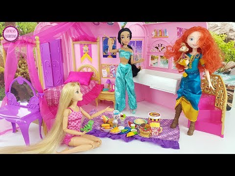 Rapunzel y Mérida adoptan al Monito Abú - Historias de Princesas Disney Barbie