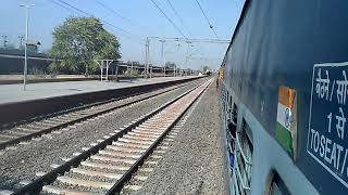 preview picture of video 'Arrival of 22944 Indore Pune Express at Dewas Junction'