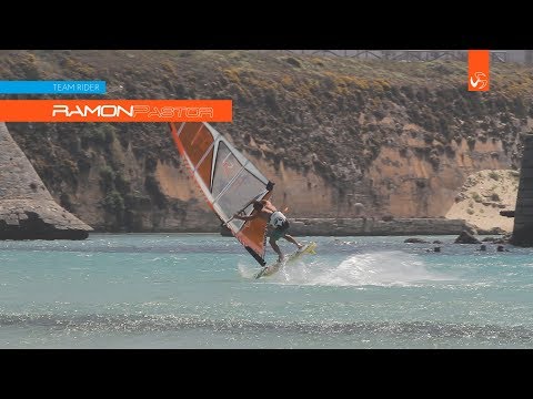 Ramon Pastor enjoys the 2017 Airscape session in 40kts Levante at Tarifa