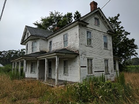 Abandoned Farm house untouched (lots of antiques and items from 1940s-1950s)