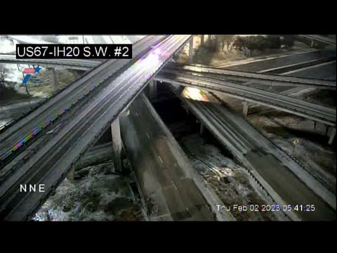 18-wheeler hits Fort Worth police vehicle with officer in it