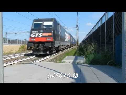 TRENI MERCI IN TRANSITO.... L'INCROCIO PERFETTO!!!!!   (- 13 a Natale)