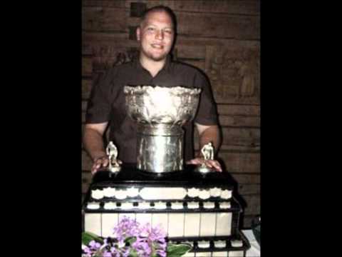 sarkastinen & setä lucifer - Yksi meistä   (Lyrics)