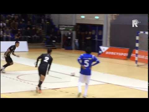 Soufian Charraoui (TPP) mist een paar seconden voor het einde een penalty