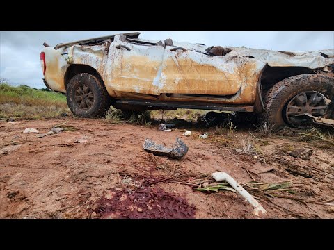Caminhonete capota em curva na MT-020 e deixa dois em estado grave