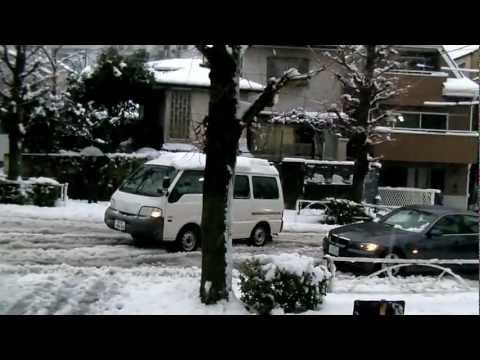 【雪道】雪の東京・坂道でホイルスピン。スリップ【Burnout in snow】