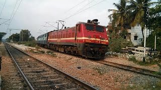 preview picture of video 'Rare OFFLINK Bhusaval WAP4E with Lucknow Express in Bangalor1'