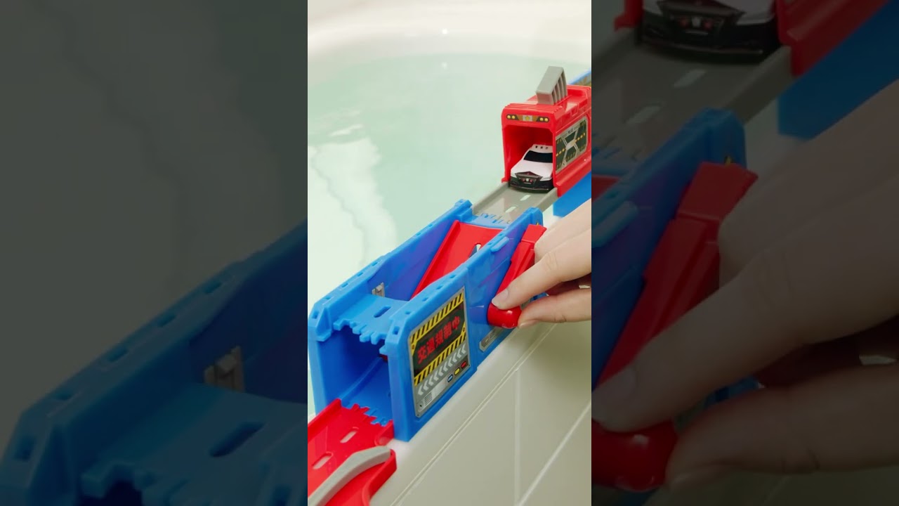 おふろDEミニカー ジョイント  パトカー&シューターセット ショート動画①