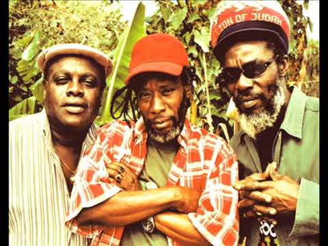 The Mighty Diamonds   Pass The Kouchie