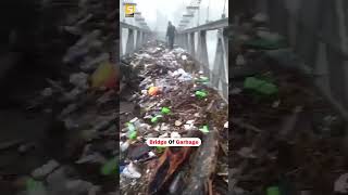Download lagu Huge Garbage Dump Thrown Back By Nature On Bridge After Heavy Rains - 5 Dariya News mp3