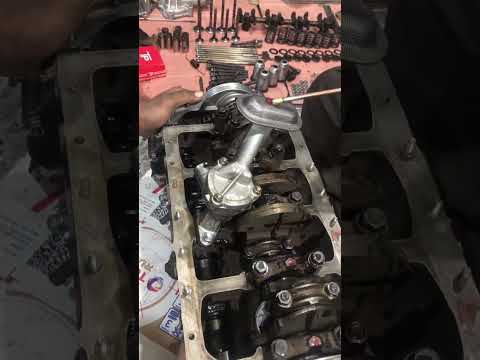 Oil pump installation 4 cylinder engine Toyota