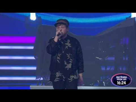 Rolf Öhlén sjunger Lägg dig ner i Idol-finalens paus - Idol Sverige (TV4)