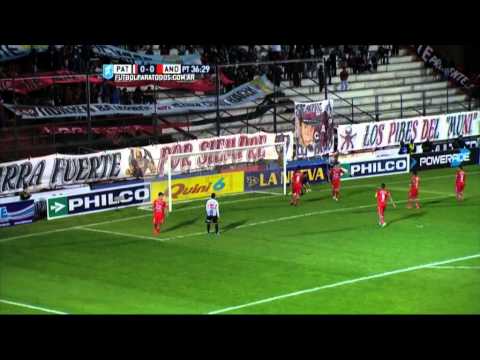 Gagliardo se lo tapó a Orfano. Patronato 0 - Los Andes 0. Fecha 28. Primera B Nacional 2015. FPT.