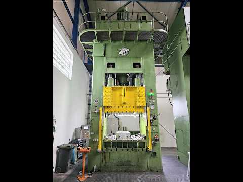 Pressa idraulica a due montanti BECKER VAN HÜLLEN 650T 1980