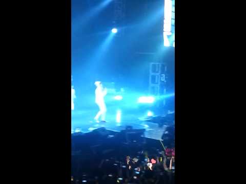 Woohyun singing "Beautiful" OGS Manila (cut)