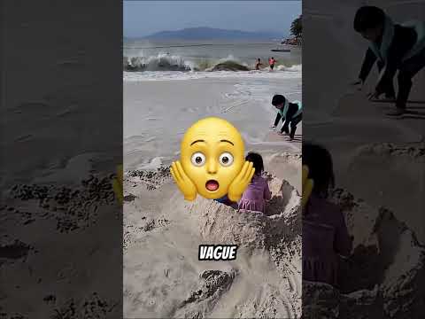 Il Ne Faut JAMAIS Laisser Ses Enfants Seul Sur La Plage😳