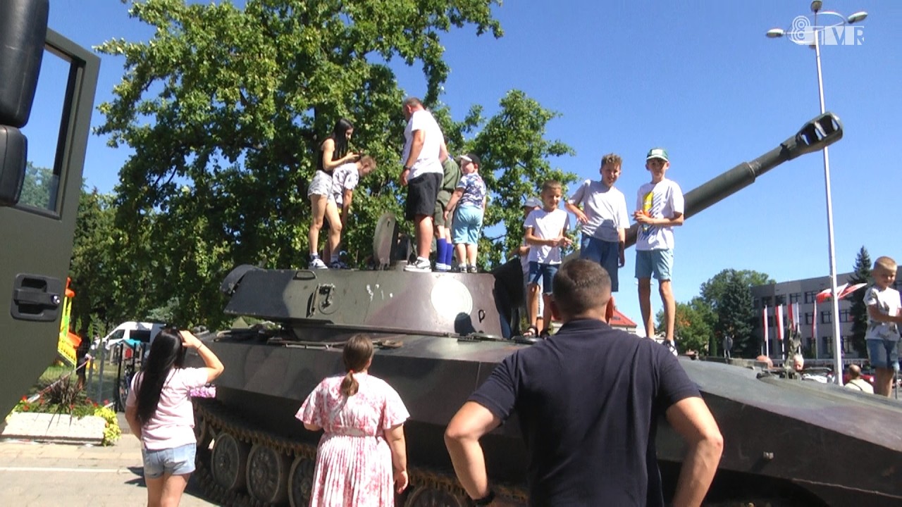 Piknik wojskowy na Placu Wojewódzkim w Sieradzu