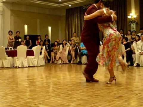  Fabian Peralta  and  Virginia Pandolfi  are  dancing  to  the  tango  "  Alas Rotas  "