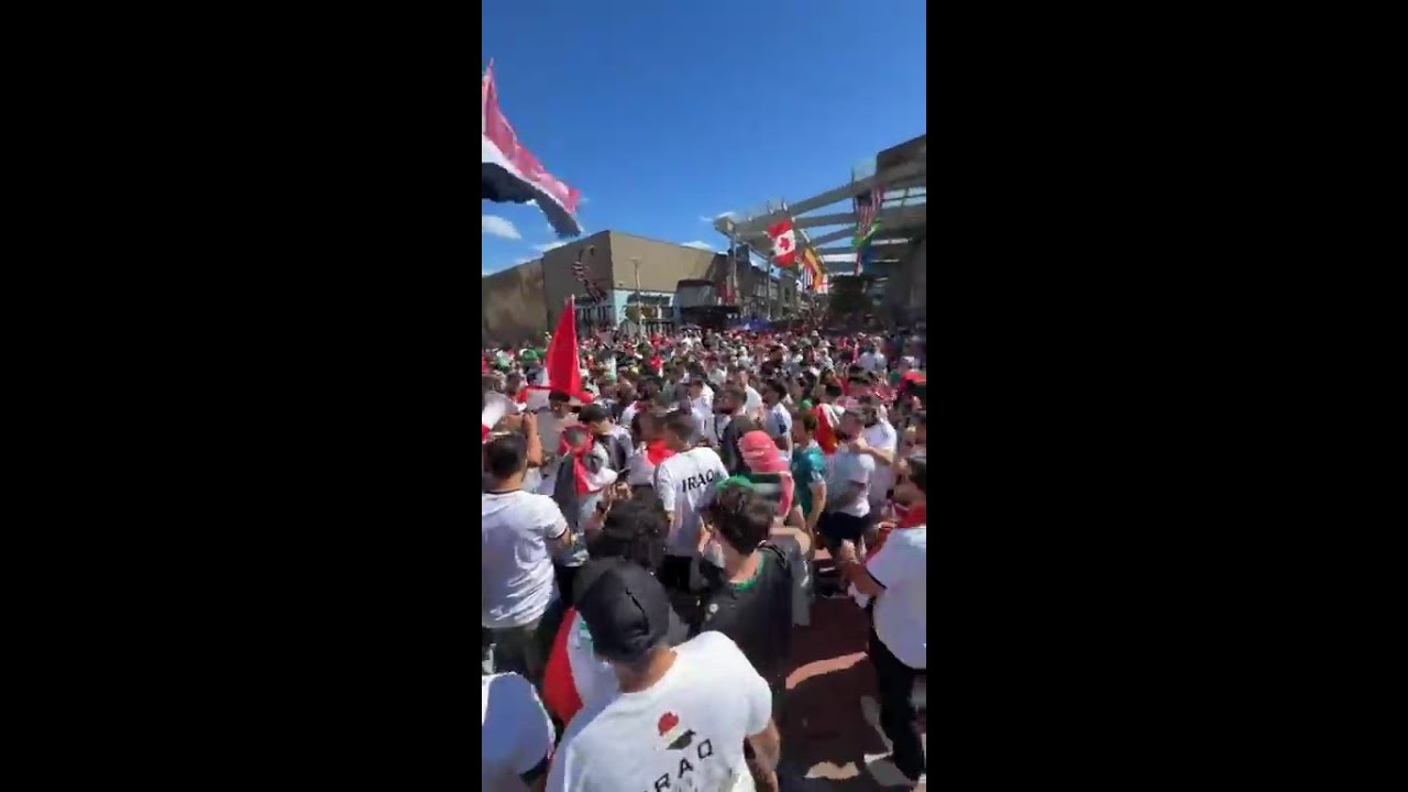 فيديو | قبل ساعات من المواجهة.. الجماهير العراقية تحتشد أمام ملعب مباراة العراق والنرويج